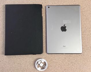 iPad 6 32gb with case $110 or best offer