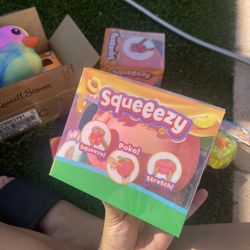 Peach Squeeezy  Squishy Toy
