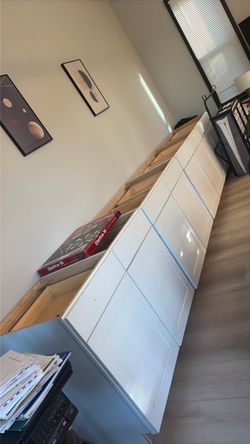 4 white base shaker kitchen cabinets in great condition