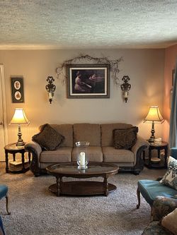 Elegant Couch With Pillows