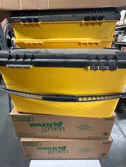 Flat mop charging bucket