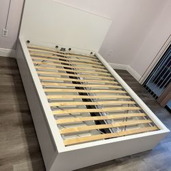Free Queen-sized Bed And Frame
