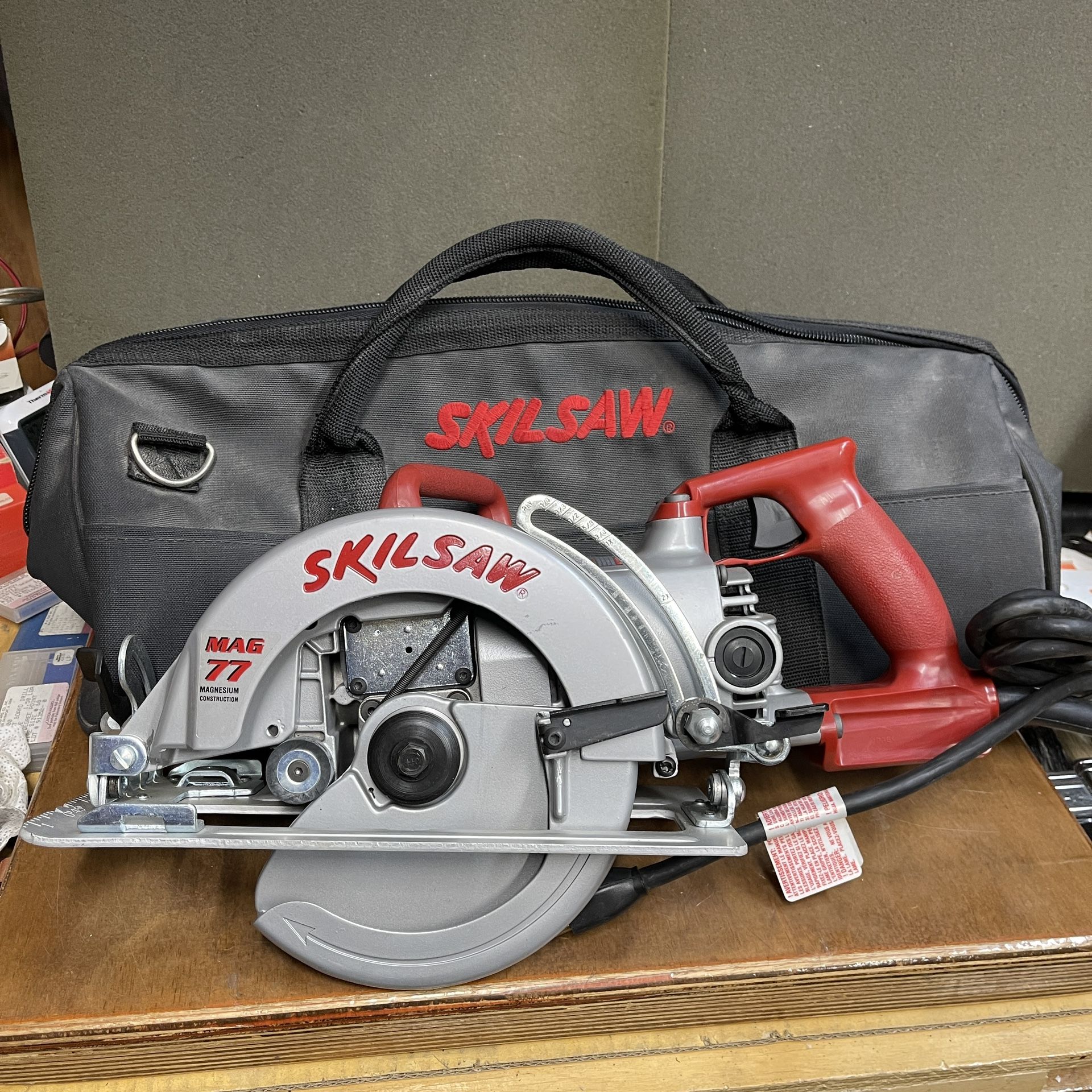 (New) SKILSAW SKIL HD77M 7 1/4 Worm Drive Magnesium Circular Saw Mag 77