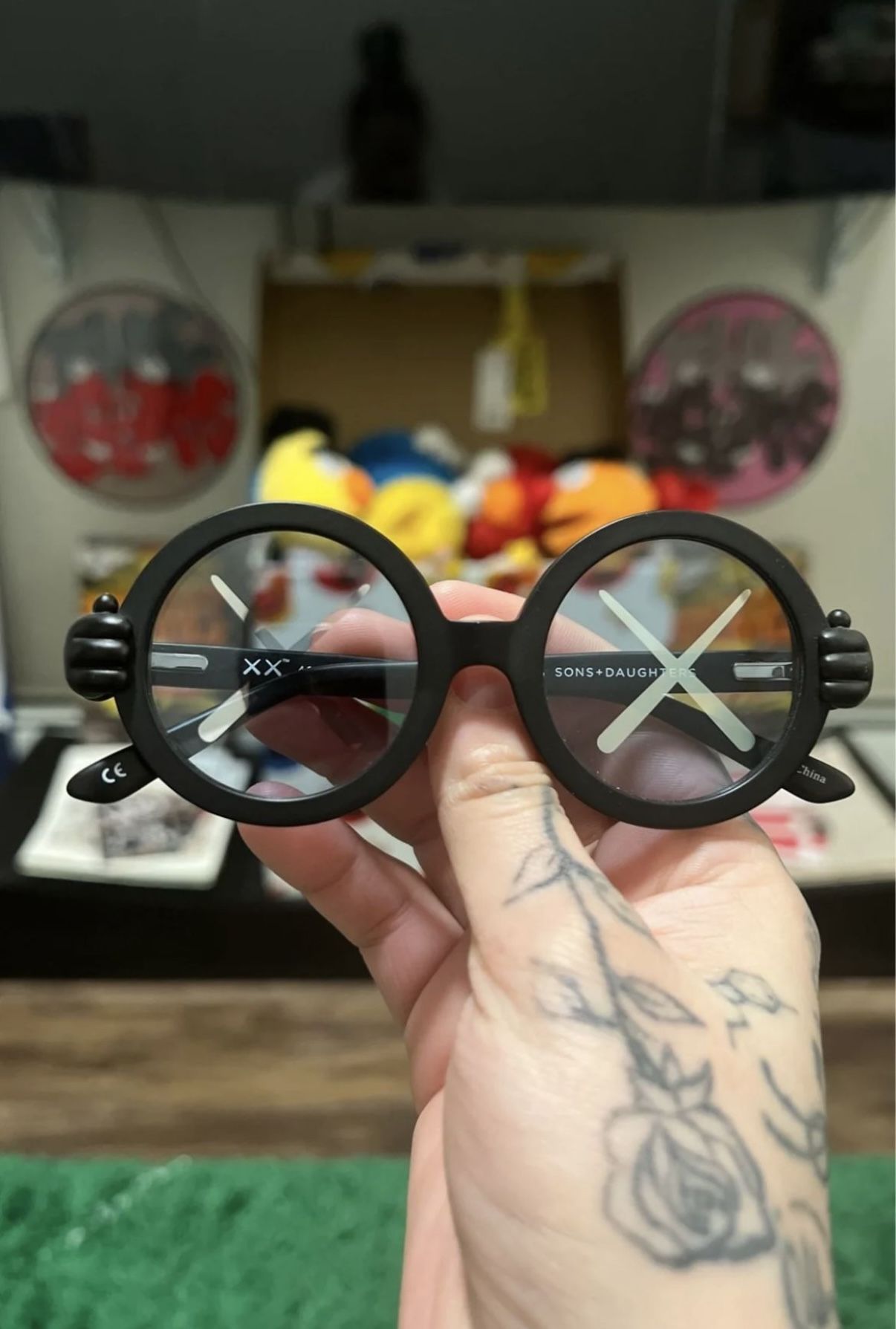 KAWS SONS + DAUGHTERS SUNGLASSES セット