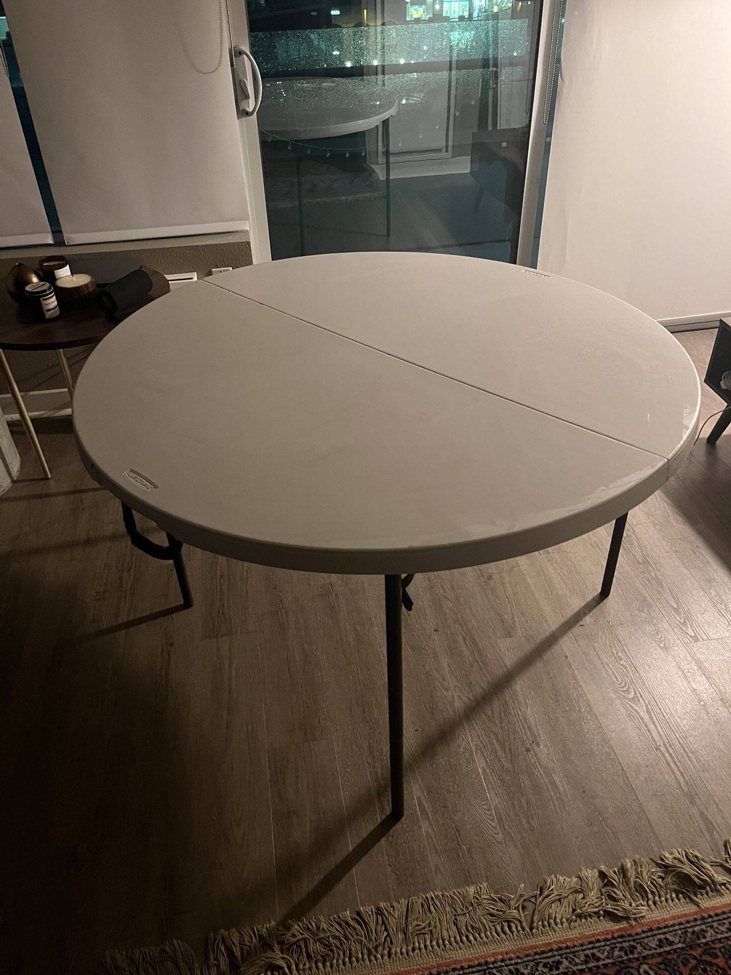Round Foldable Table, 4-Foot 