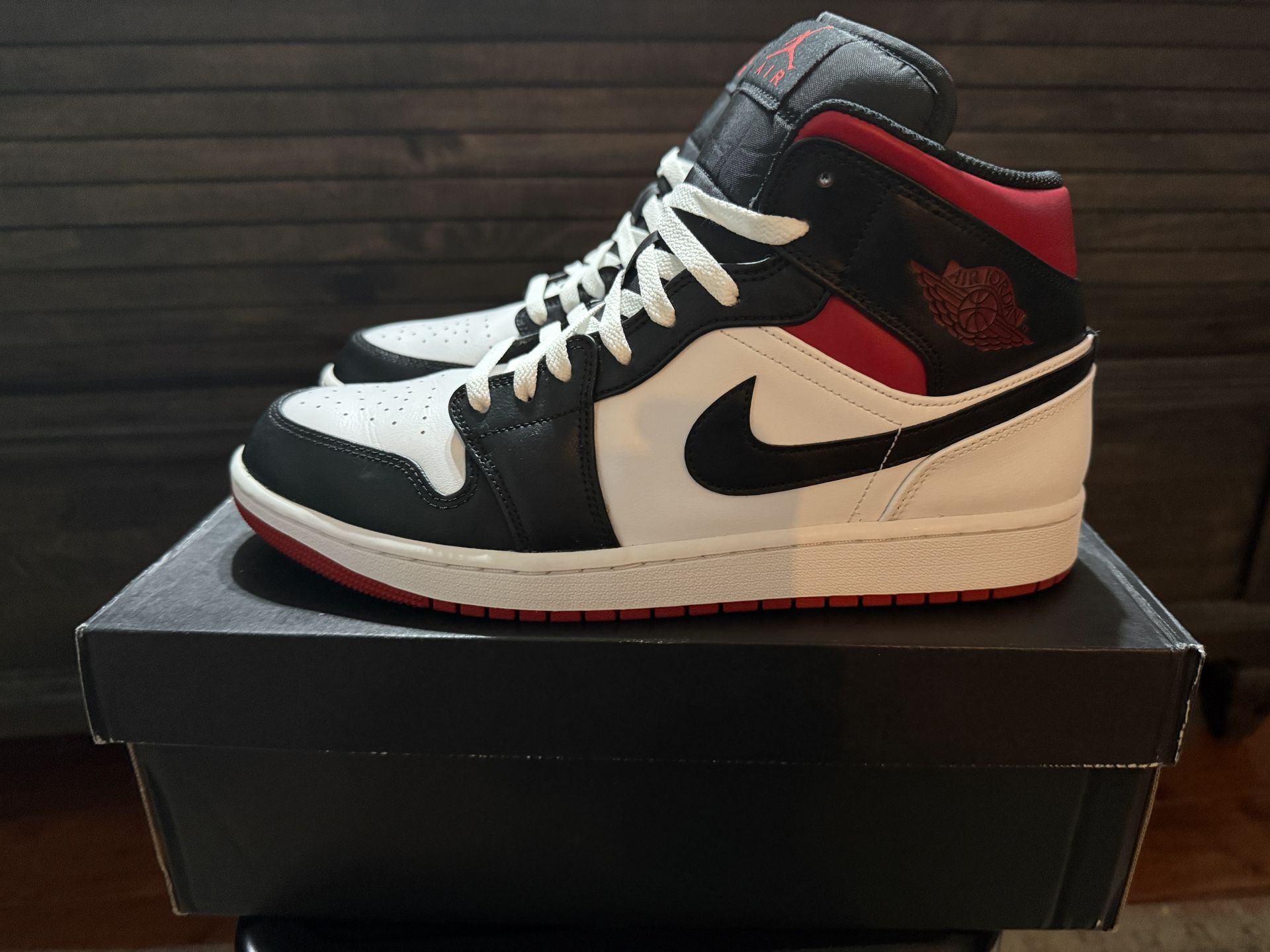 Air Jordan 1 Mid - Gym Red/black Toe