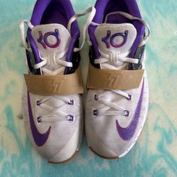 Tennis Kevin Durán Size 6.5y  in Good Condition 