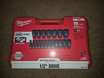 Brand new 1/2" drive 19 piece socket set