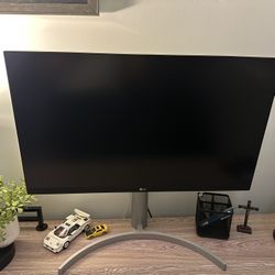 27" 4K UHD UltraFine™ IPS Monitor with HDR10