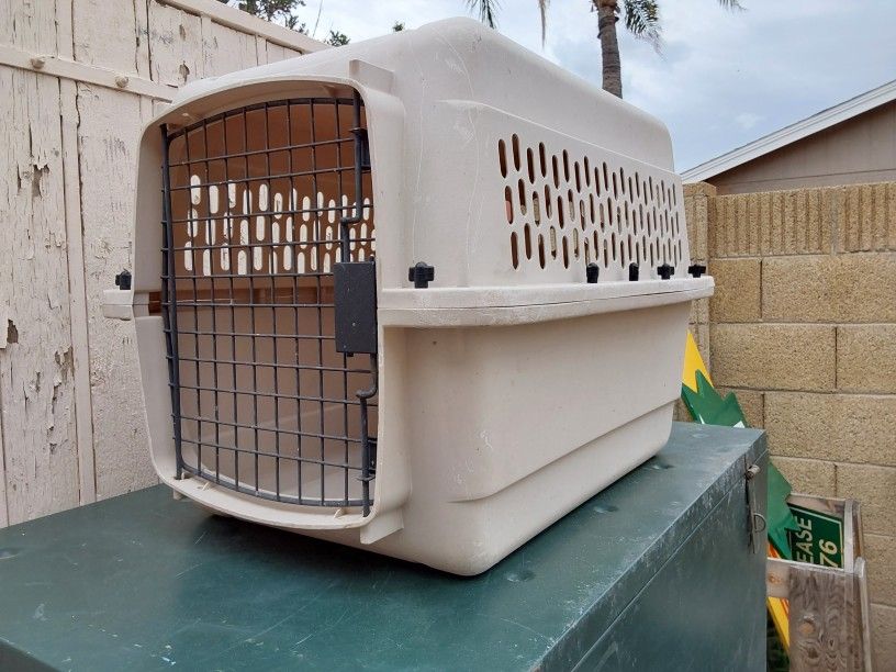 Dog Crate / Animal Carrier / Kennel for Cat or Small Dog