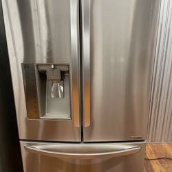 36” in wide frige LG use like new perfect working and warranty delivery is available 