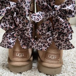 Bailey Bow UGG Boots (Size7)