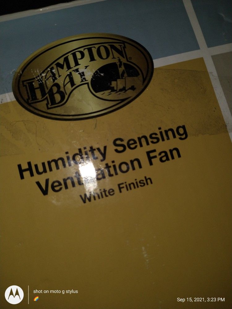 Hampton Bay Humidity Sensing Ventilation Fan /White Finish