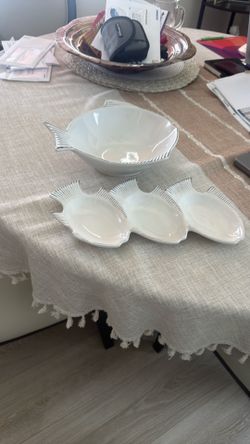Fish shape serving plates