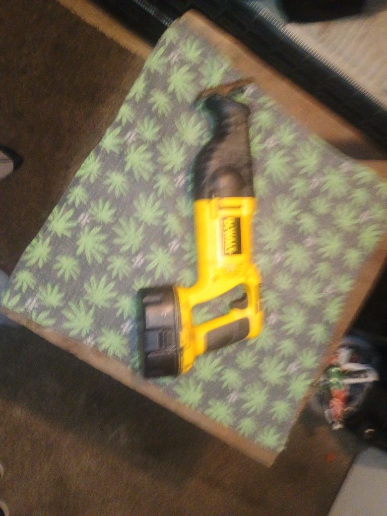 DeWalt Saw saw 