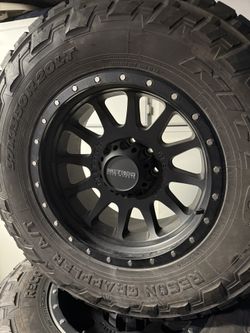  37in Nitto Recon Grappler on 20in Methods 