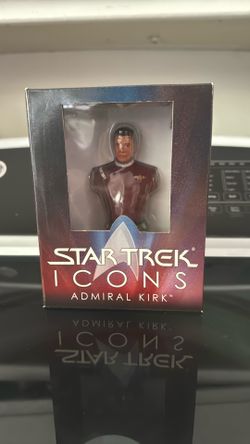 Star Trek Icons Bust Of Admiral Kirk