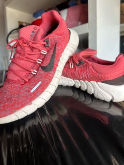 NIKE TENNIS SHOES