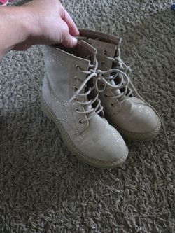 Girls boots