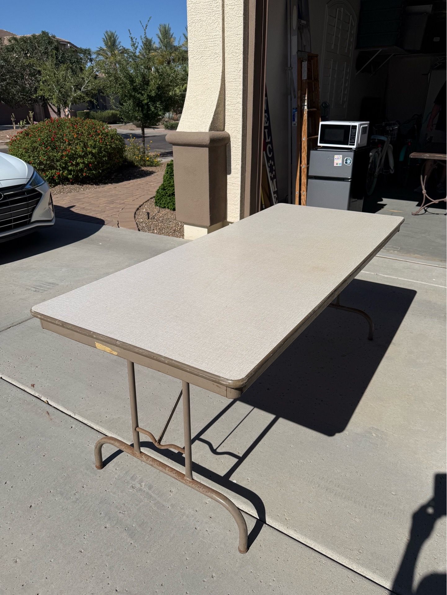 Banquet table