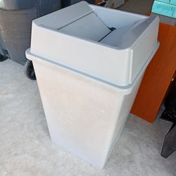 Rubbermaid Commercial 35 gallon Trash Bin