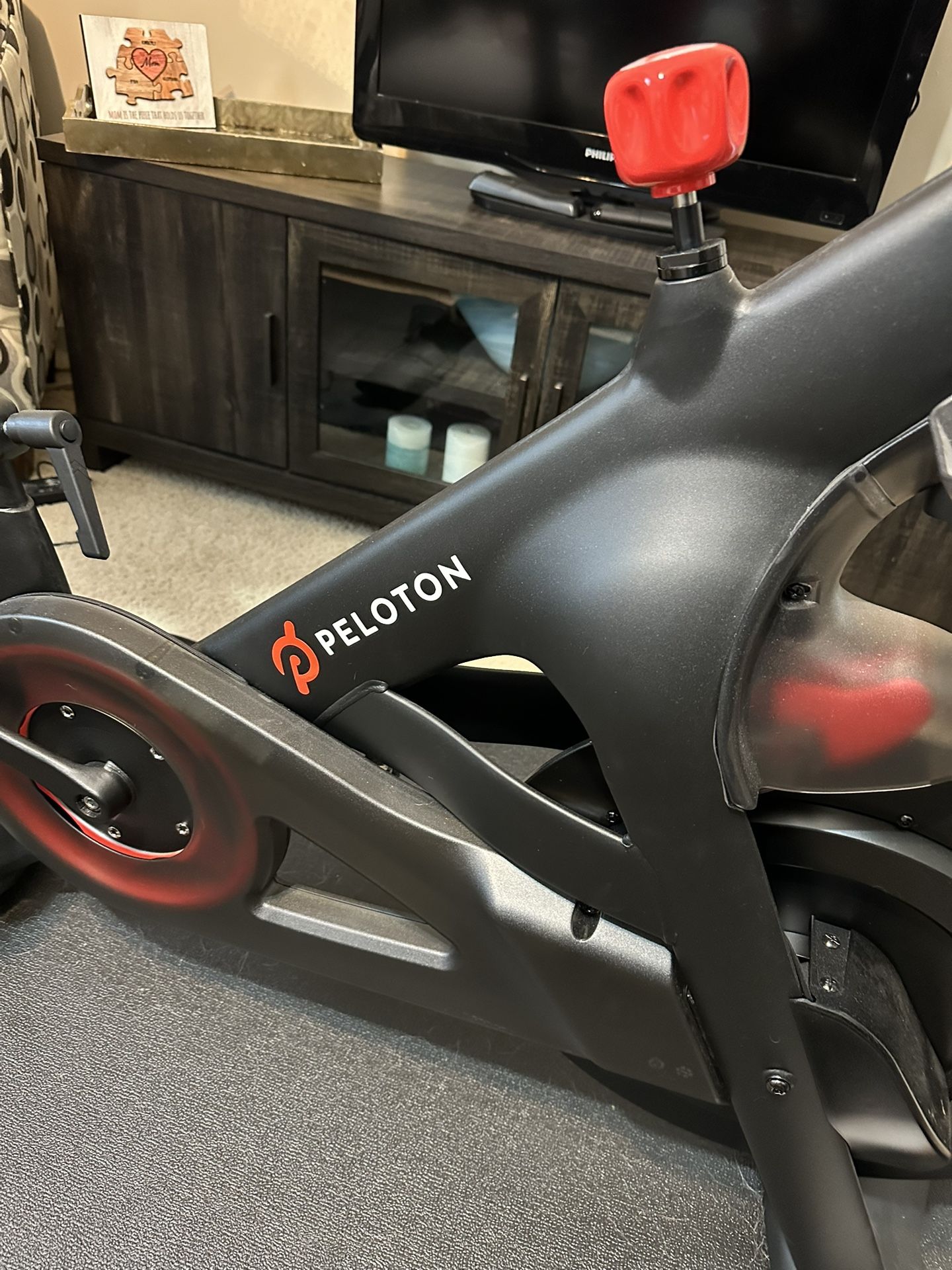 Peloton, Black And Red