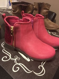 Brand new pair of girl boots size 3