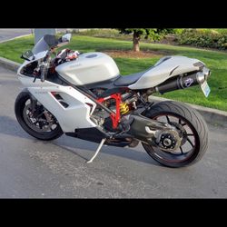 Factory Fairing ( white ) Off a 2008 Ducati 1098S