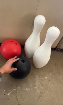 12 Piece Plastic Bowling Set