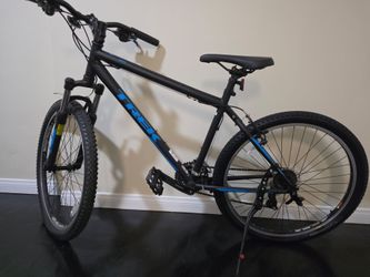 Trek 820 Mountain Bikes