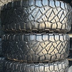 Five Nitto RIDGE GRAPPLER 305 70 17 