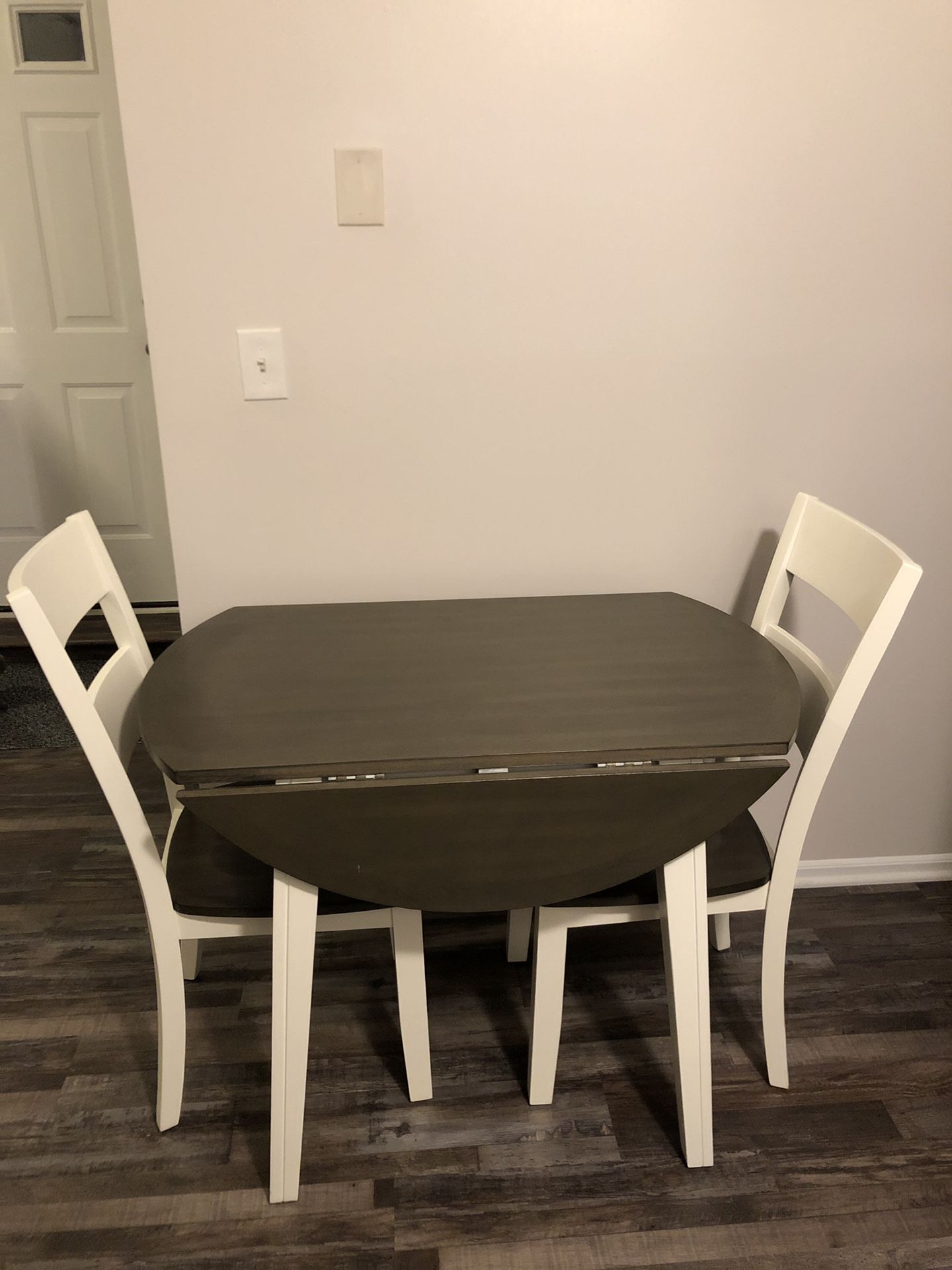 Kitchen Table with 2 chairs