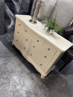 Bassett dresser