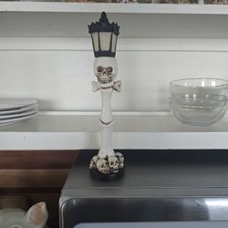 Skull Light Figure