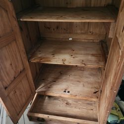 Dresser/ Cabinet