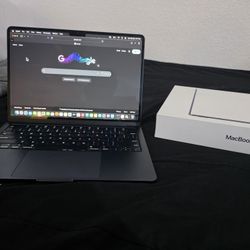 Mac Book Air 13.6 Inch M2 For Trade