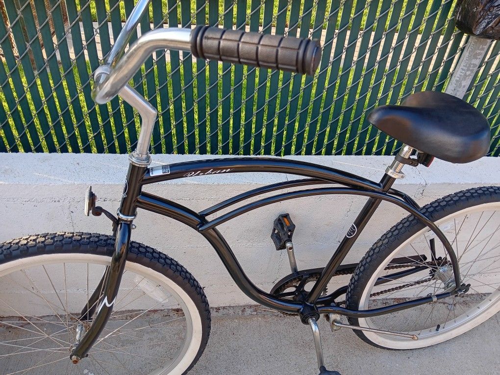 Beach Cruiser.    26"tires.     Firmstrong 