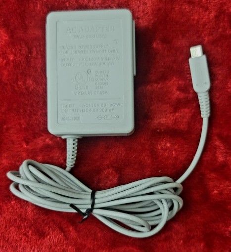 Original Nintendo DS / 2DS / 3DS Charger
