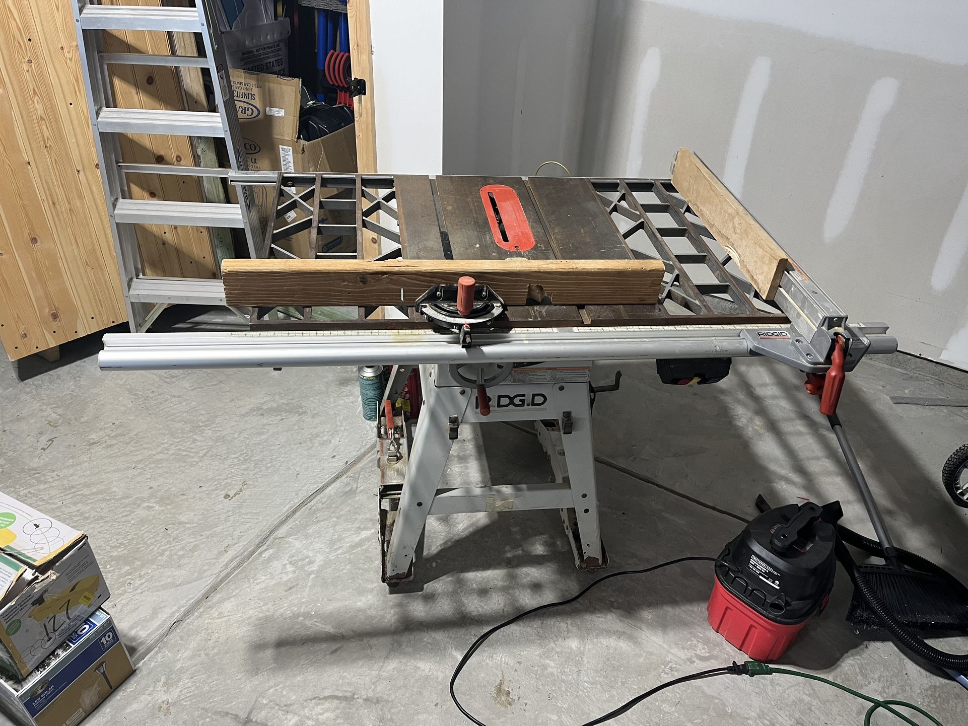 Rigid Table Saw $200