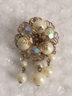 BROOCH -~ Vintage To fashion
