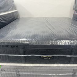 KING SIZE SIMMONS BEAUTYREST BLACK SERIES 3 (PLUSH) PILLOW TOP MATTRESS & BOX SPRINGS BED SET
