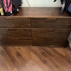 6-Drawer Dresser – Modern Wood Finish