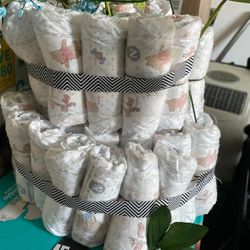 Diaper Cake + 100 Newborn Diapers