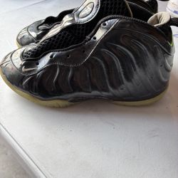 Sneakers Shoes Size 2.5y Kids $10