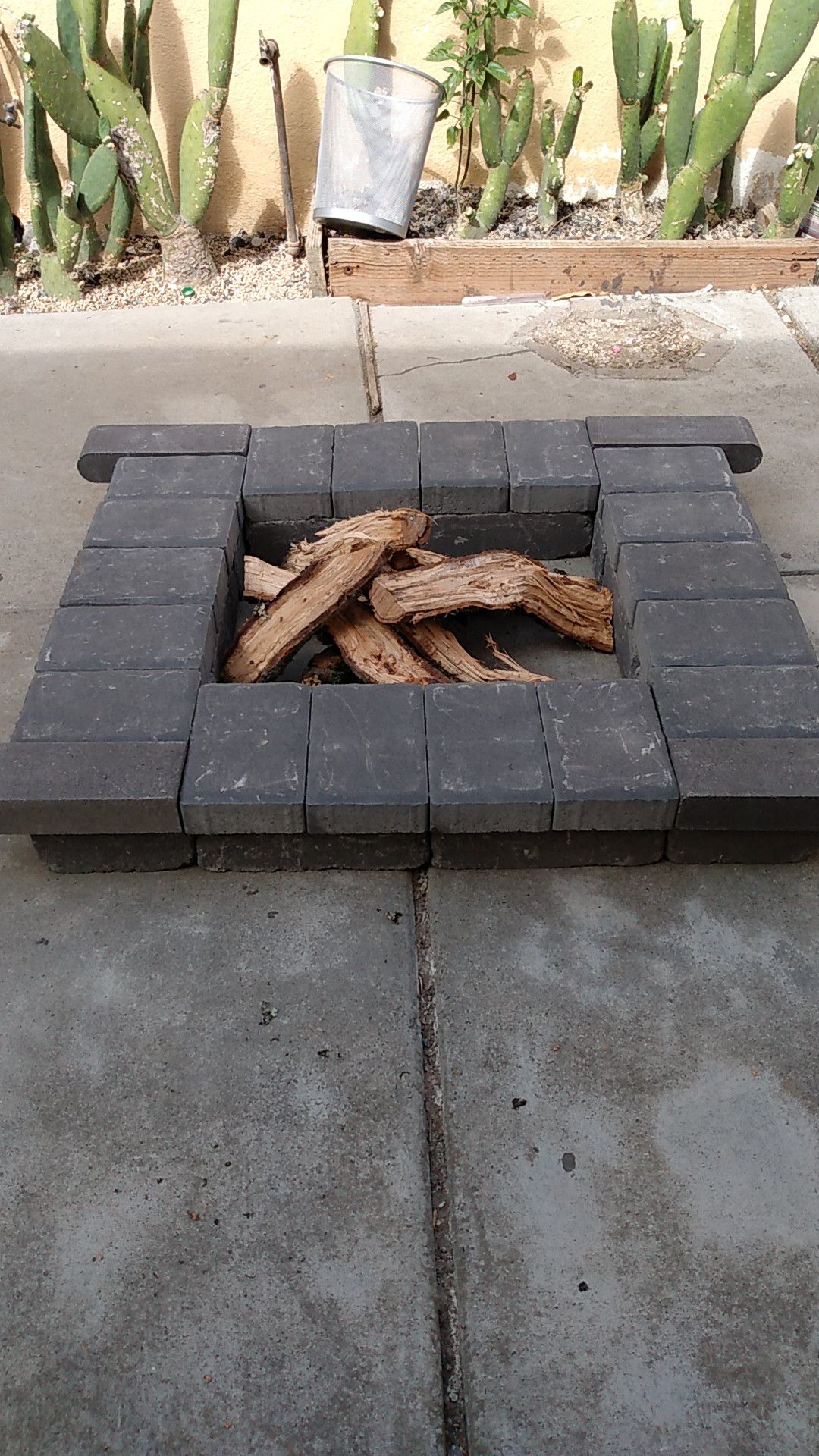 Back yard fire pit Bran new just ready to instal 32 pieces