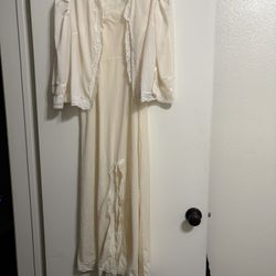 Fantastic white two pieces sleep ware excellent condition size 5
