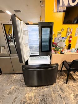 Refrigerador negro a Pagos