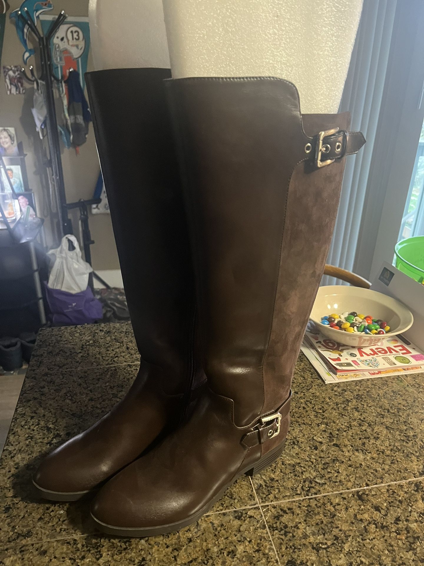 Amazing Deal Women’s Size 71/2 Brown Leather Liz Claiborne Boot