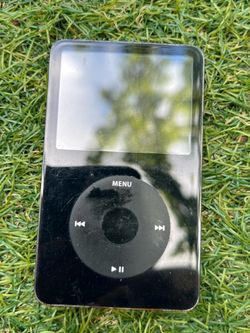 Pre-Owned Apple iPod Classic 5th Gen 30GB Black MP3 player,