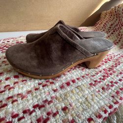 Ugg Clogs 